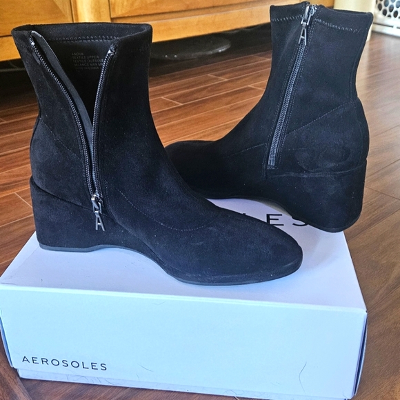 Aerosoles Anouk (faux) Suede Black Boots - Picture 1 of 9